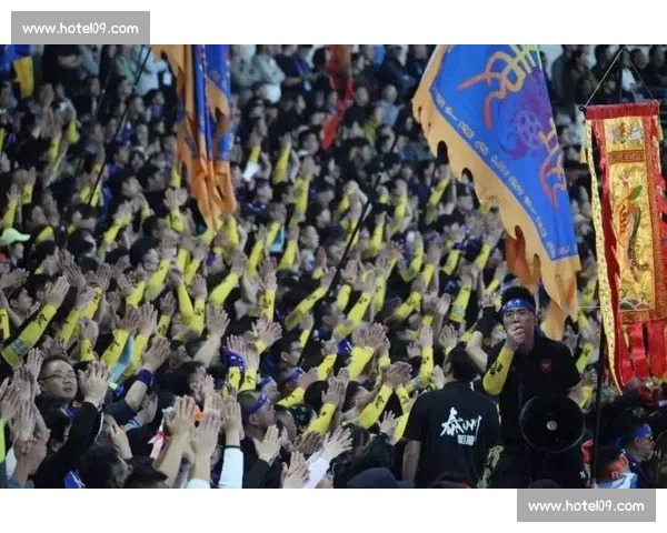 苏超争议一幕!泰州 5 号恶意踹人染红,裁判判罚引球迷集体声讨 苏超争议一幕!泰州 5 号恶意踹人染红,裁判判罚引球迷集体声讨