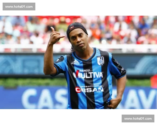 小罗携大罗、维尼修斯亮相 Nike 活动：传奇与新星跨代际传递足球正能量