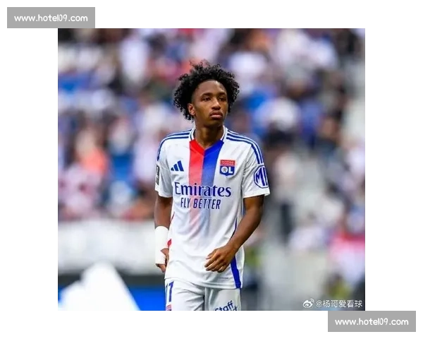 英超三巨头竞逐里昂天才边锋福法纳，转会费或破 5000 万欧