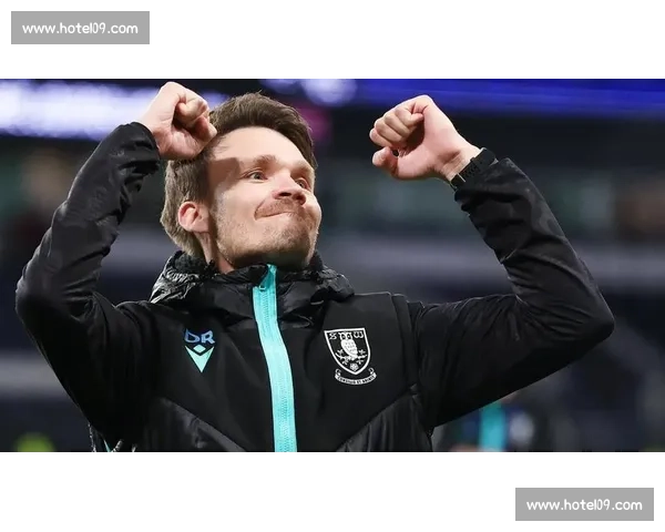 谢周三老板强硬下令：主帅罗尔立即终止休假返岗，否则面临罚款