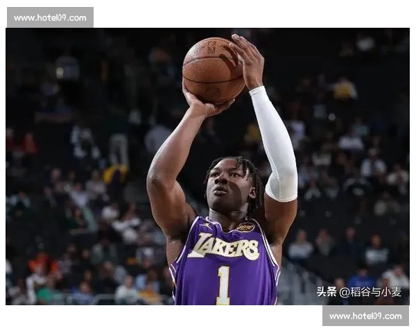 核心侧翼遭截胡！湖人陷双重困境，内线漏洞亟待填补